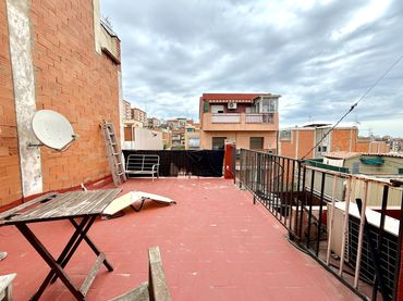 Casa aparellada en venda a Carrer del Vallès