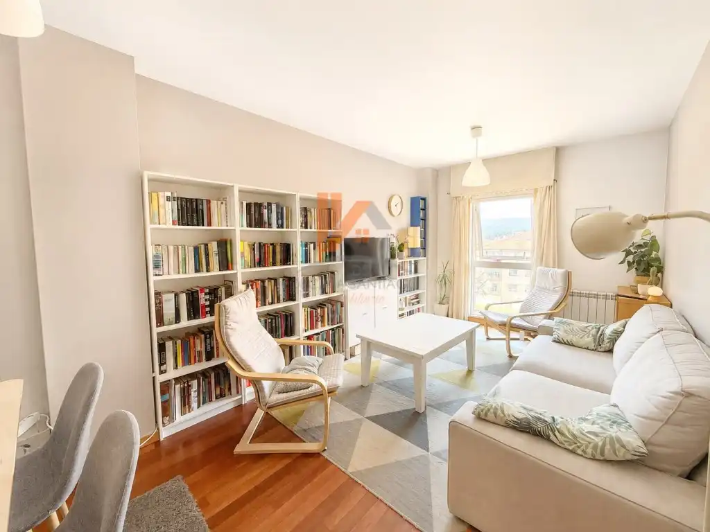 Wohnzimmer von Maisonette zum Verkauf in Ames mit Möbliert
