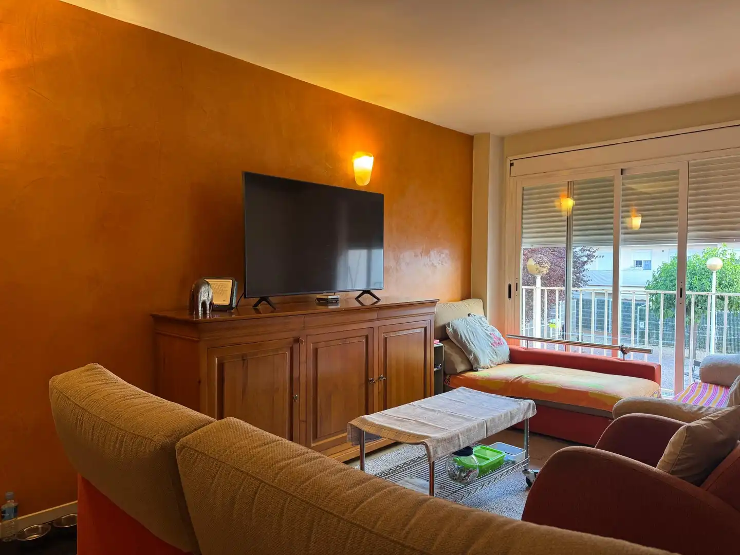 Living room of Flat for sale in Girona  with Air Conditioner, Heating and Storage room