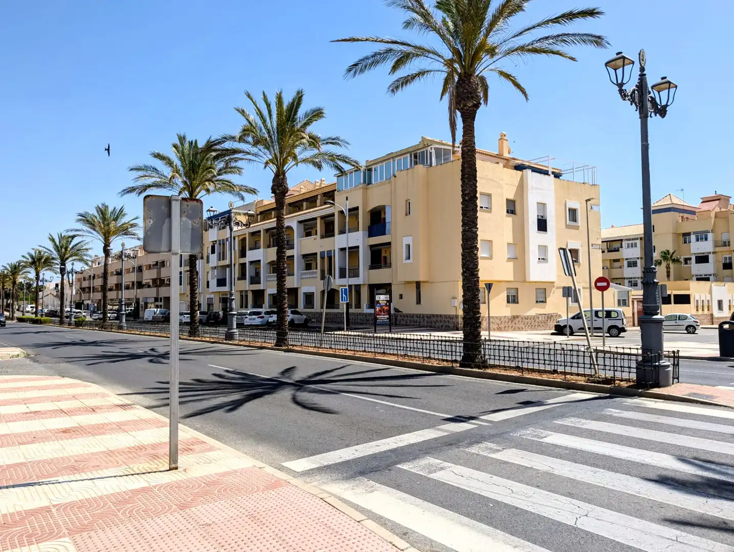 Exterior view of Ground floor for sale in Roquetas de Mar  with Air Conditioner, Heating and Terrace