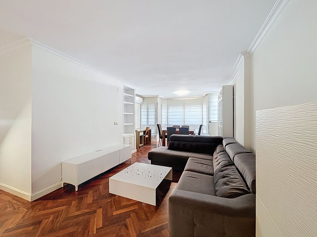 Sala de estar de Piso de alquiler en Alicante / Alacant con Aire acondicionado, Calefacción y Piscina