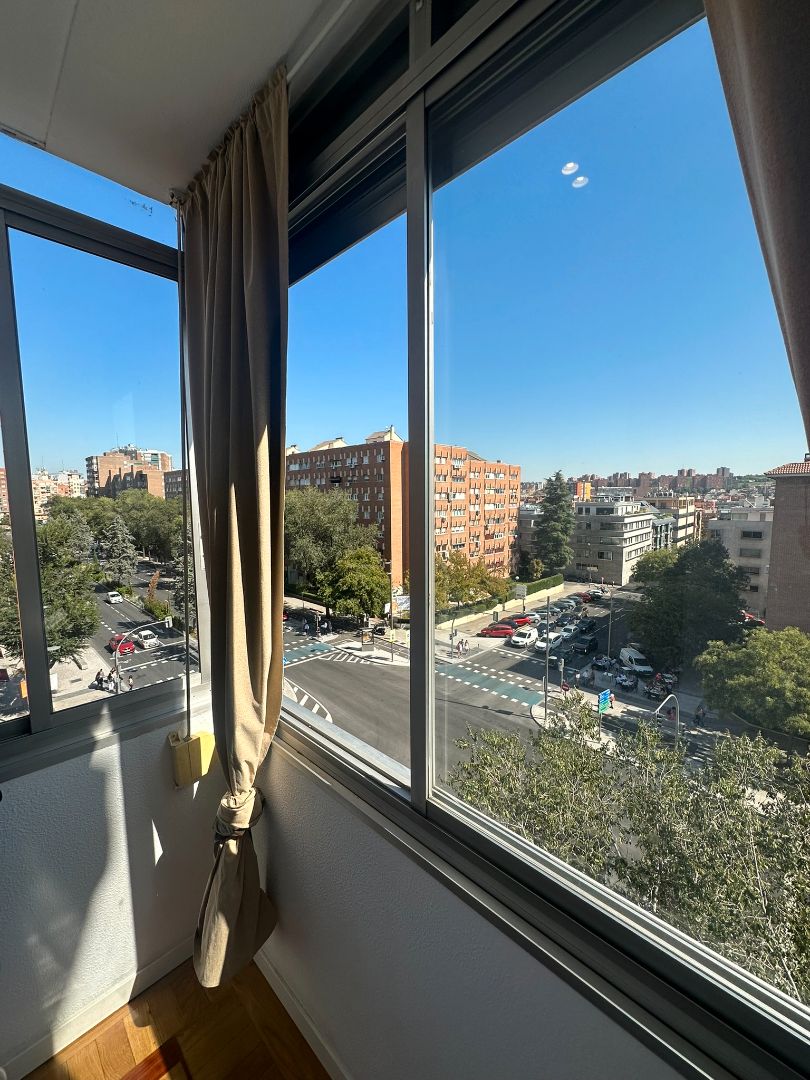Vista exterior de Pis per a compartir en  Madrid Capital amb Calefacció, Moblat i Forn