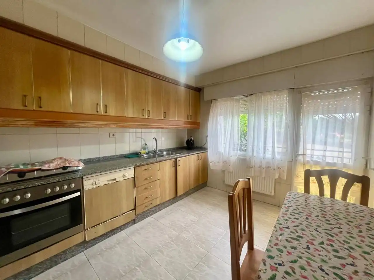 Cocina de Casa o chalet en venta en Cambre  con Jardín privado, Terraza y Amueblado