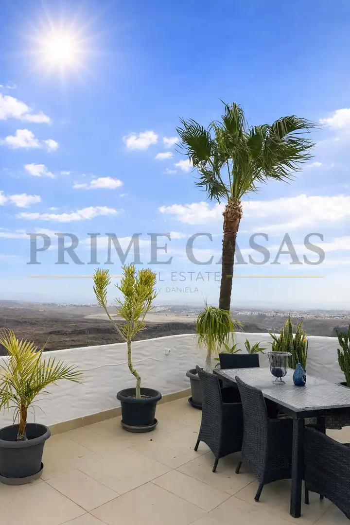 Vista exterior de Ático de alquiler en San Bartolomé de Tirajana con Jardín privado, Terraza y Amueblado