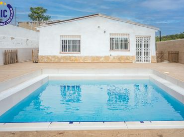 Casa rustica con piscina in vendita a Calle Pedralba