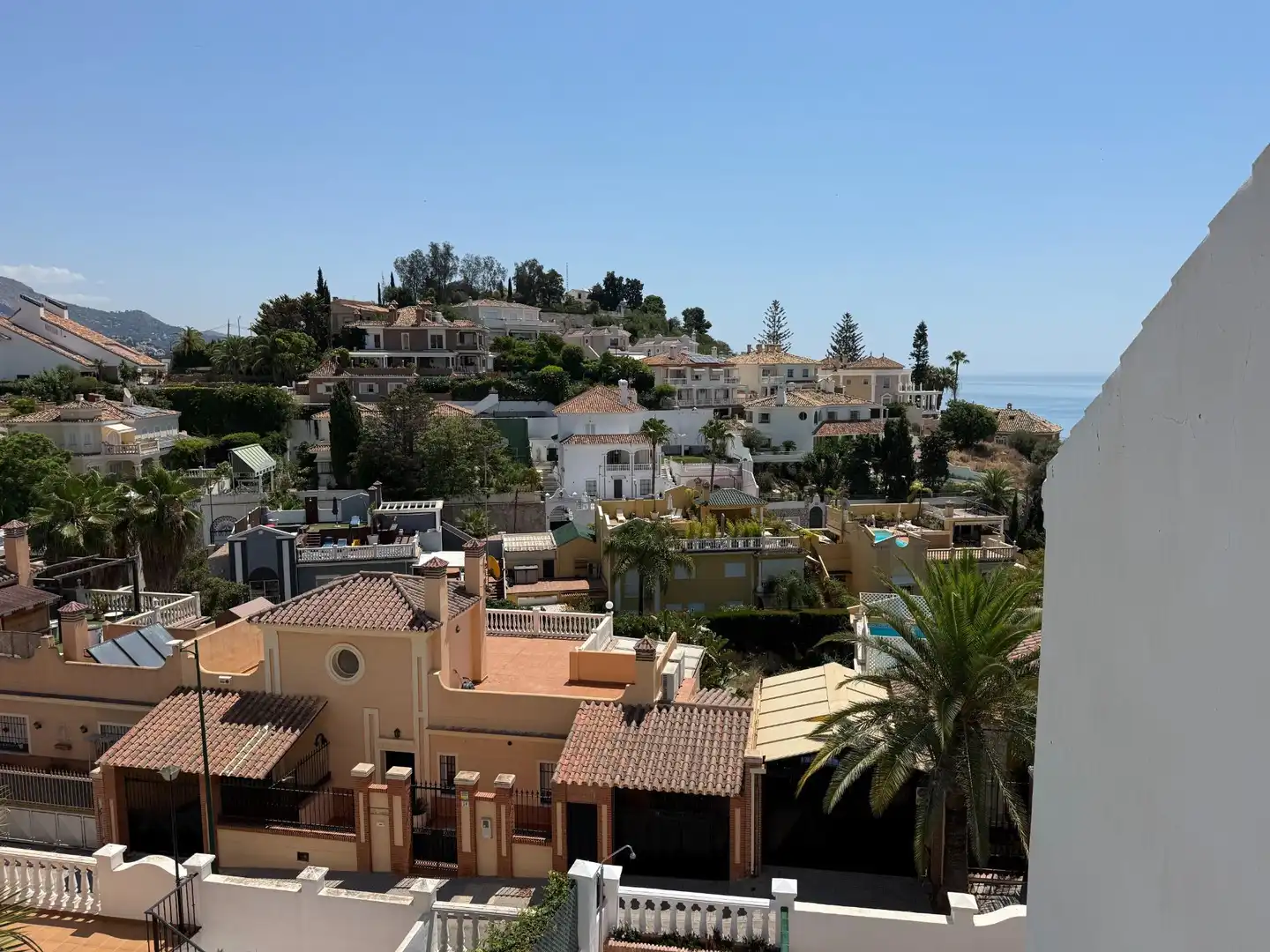 Vista exterior de Casa adosada en venda en Málaga amb Aire condicionat, Calefacció i Jardí privat