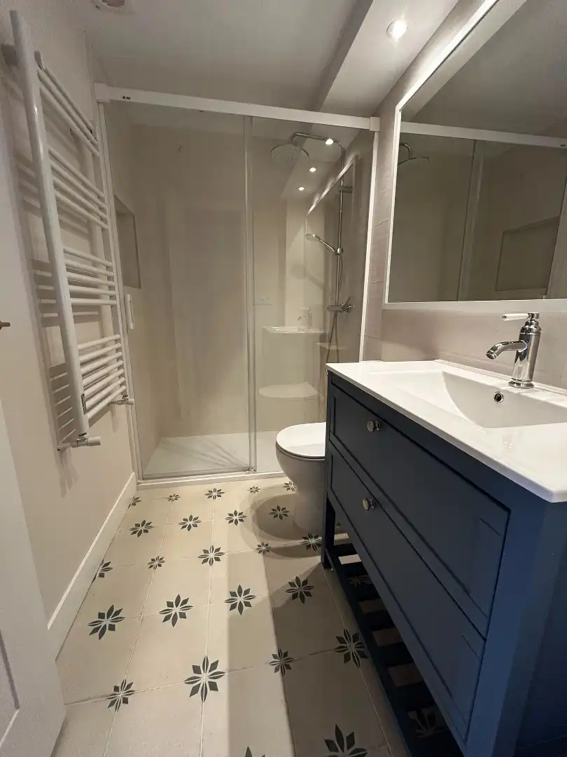 Badezimmer von Wohnung zur Miete in Santander mit Heizung, Privatgarten und Terrasse