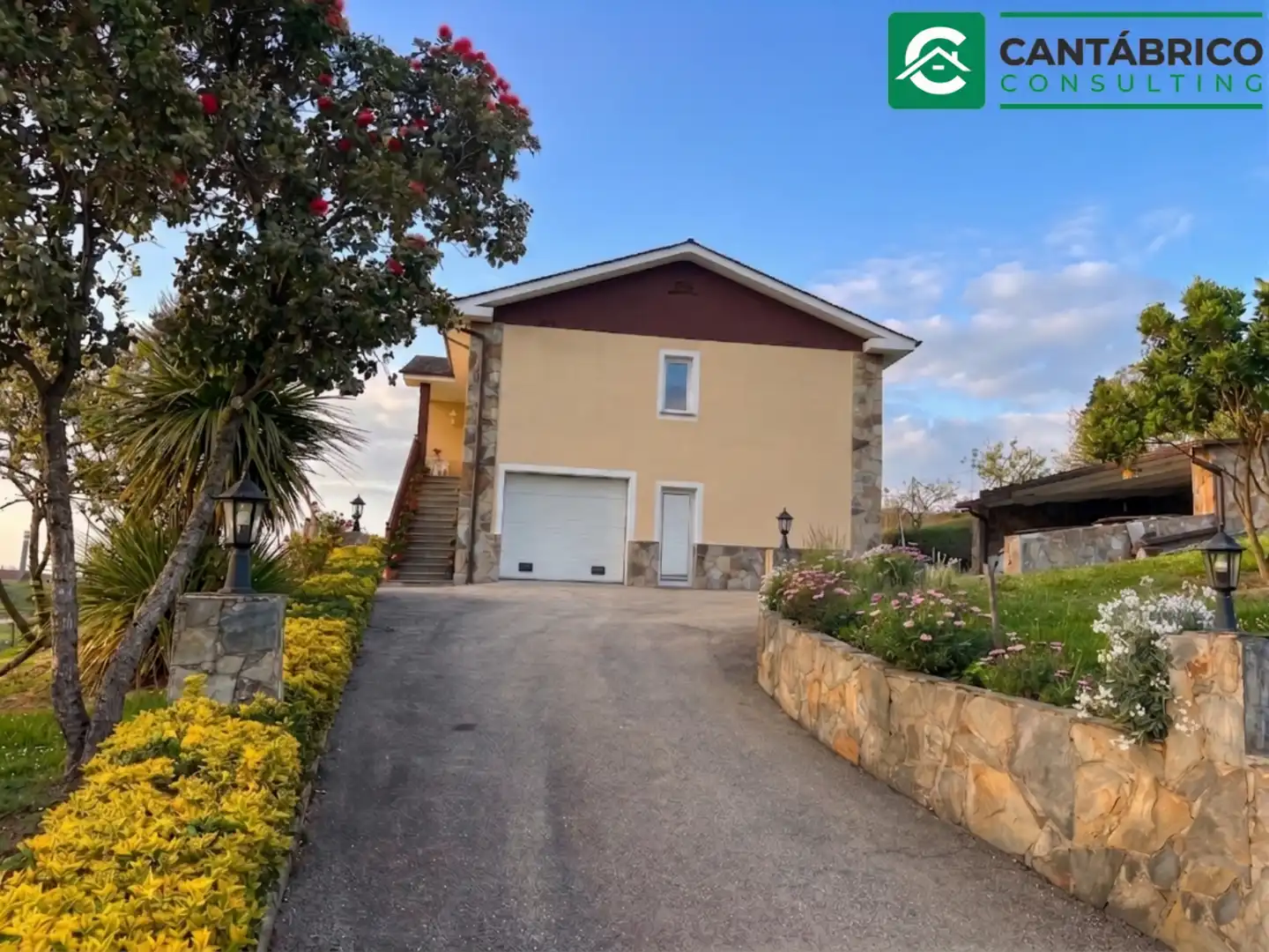 Exterior view of Houses for sale in Navia  with Heating and Furnished