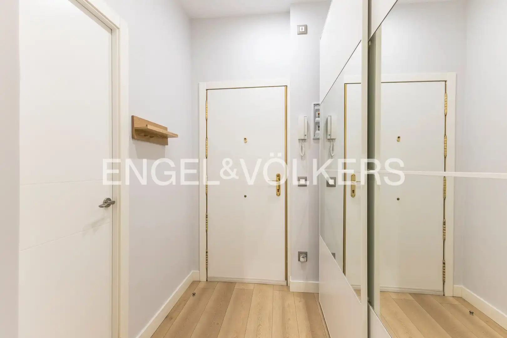 Ground floor for rent in Madrid  with Heating and Furnished