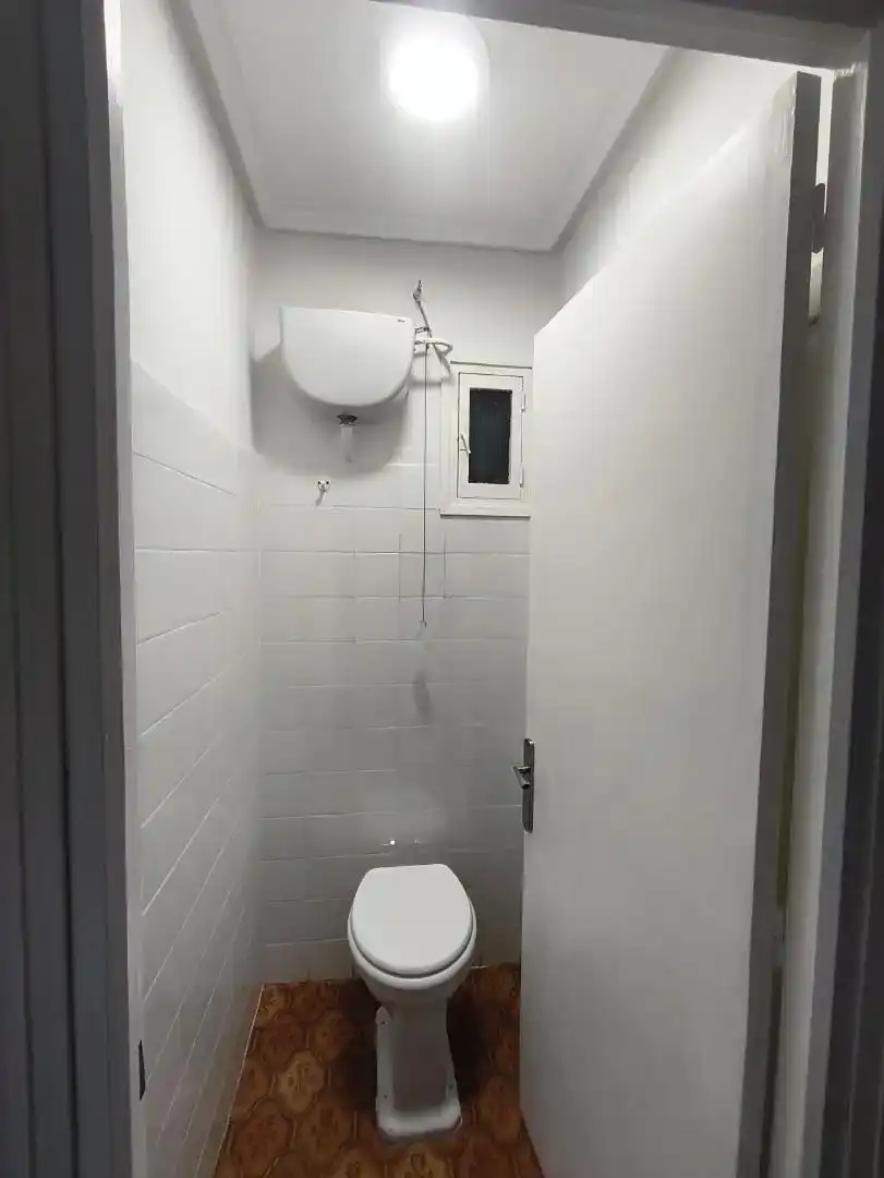 Bany de Àtic en venda en Laredo amb Parquet i Moblat