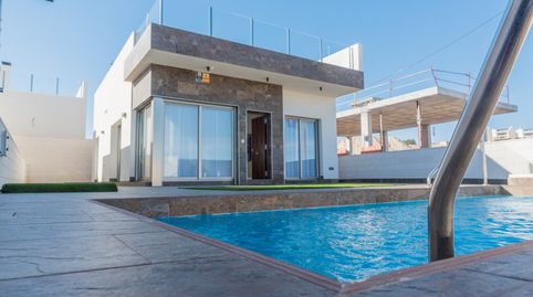 Villas de 3 dormitorios, solárium y piscina privada, zona Orihuela Costa