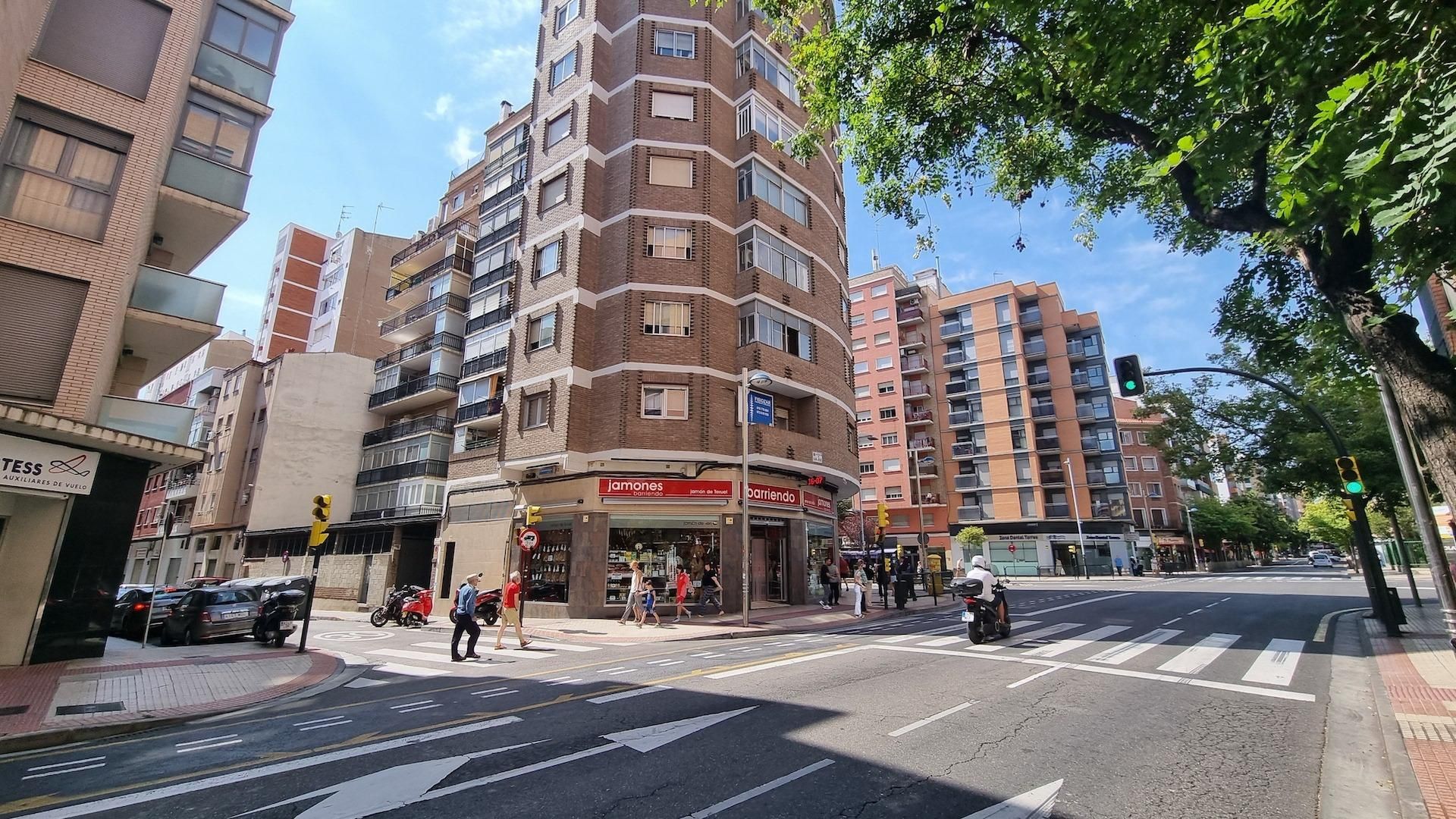 Vista exterior de Local en venda en  Zaragoza Capital