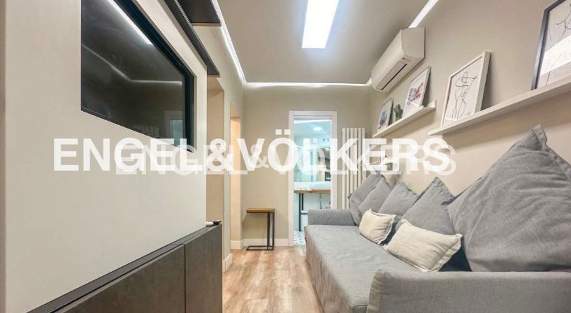 Living room of Flat for rent in  Madrid Capital  with Air Conditioner, Heating and Furnished
