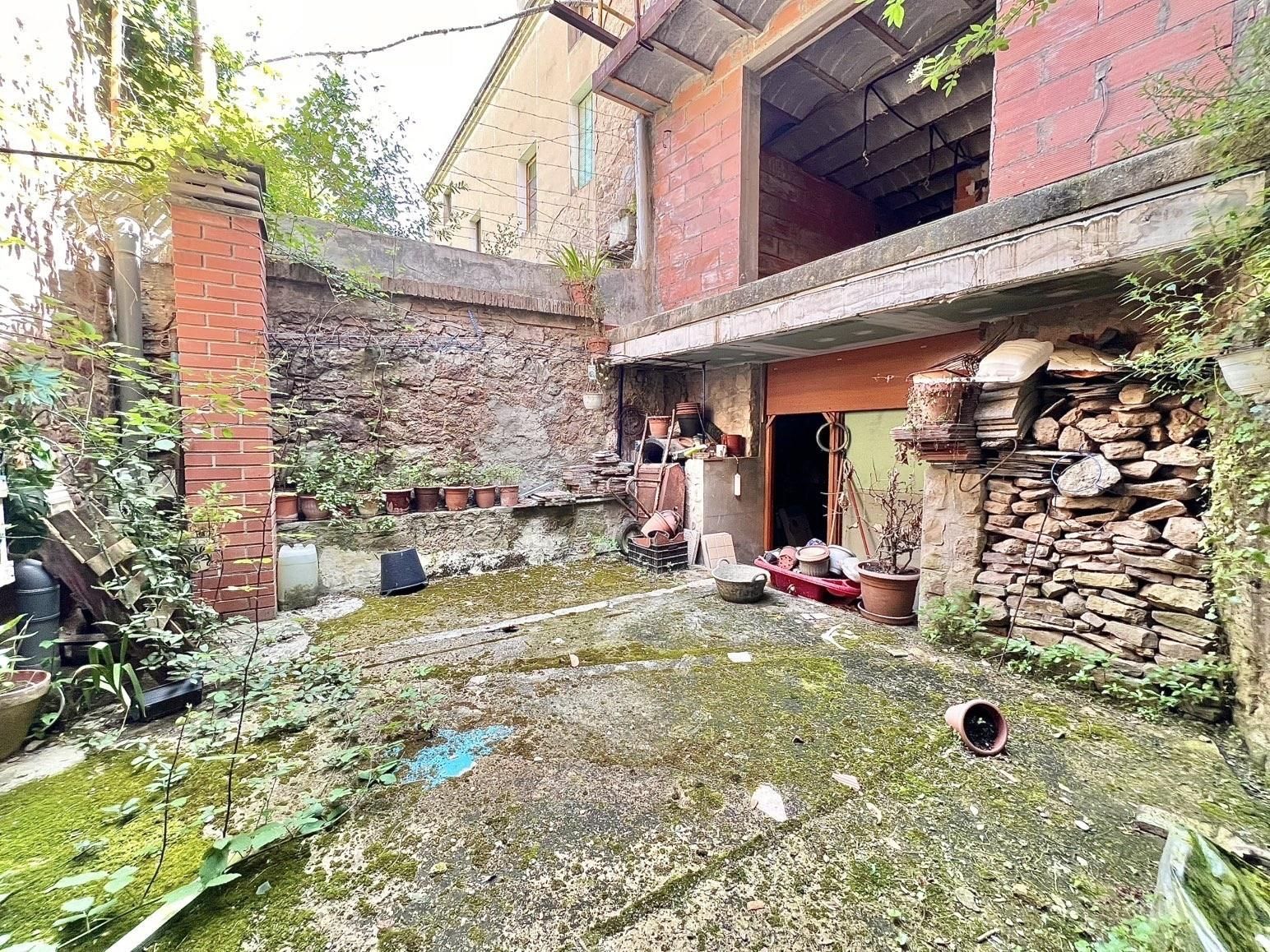Single-family semi-detached for sale in Cardona  with Private garden, Terrace and Balcony