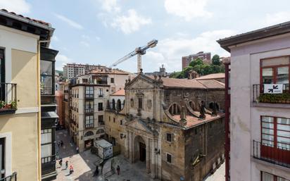 Vista exterior de Pis en venda en Bilbao  amb Balcó