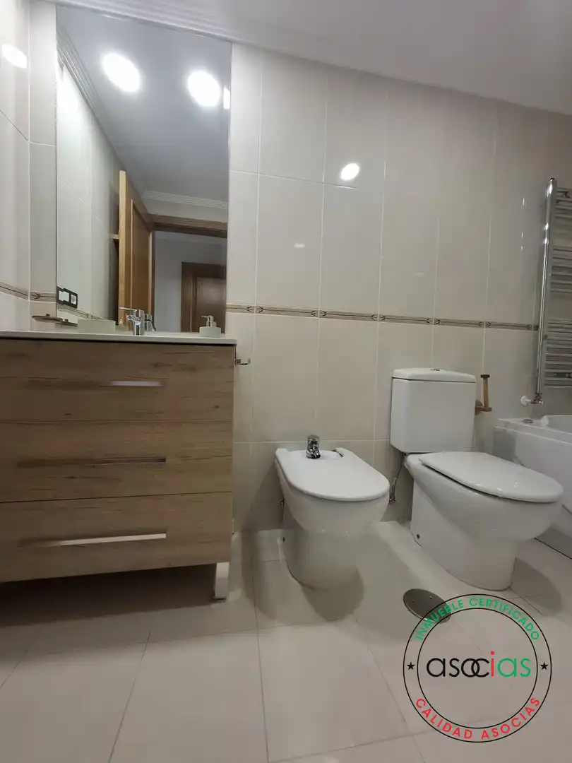 Baño de Piso en venta en Gijón  con Calefacción y Trastero