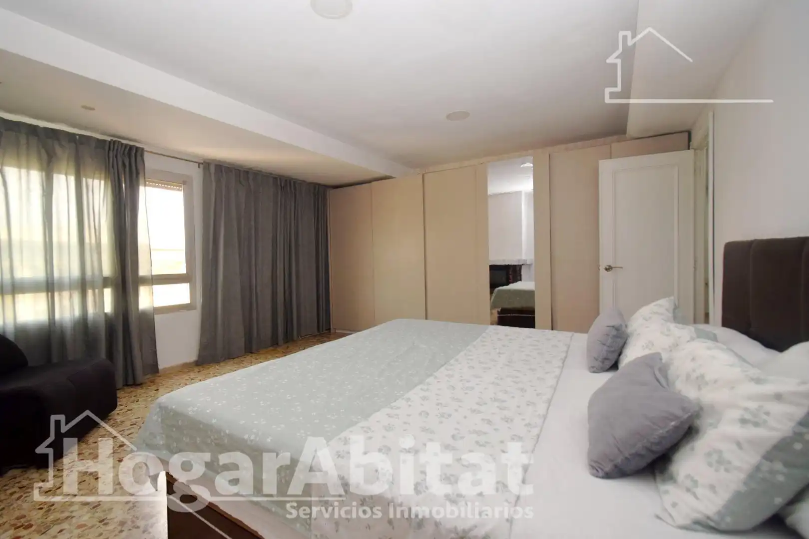 Habitación de Ático en venta en Catarroja con Terraza, Trastero y Balcón