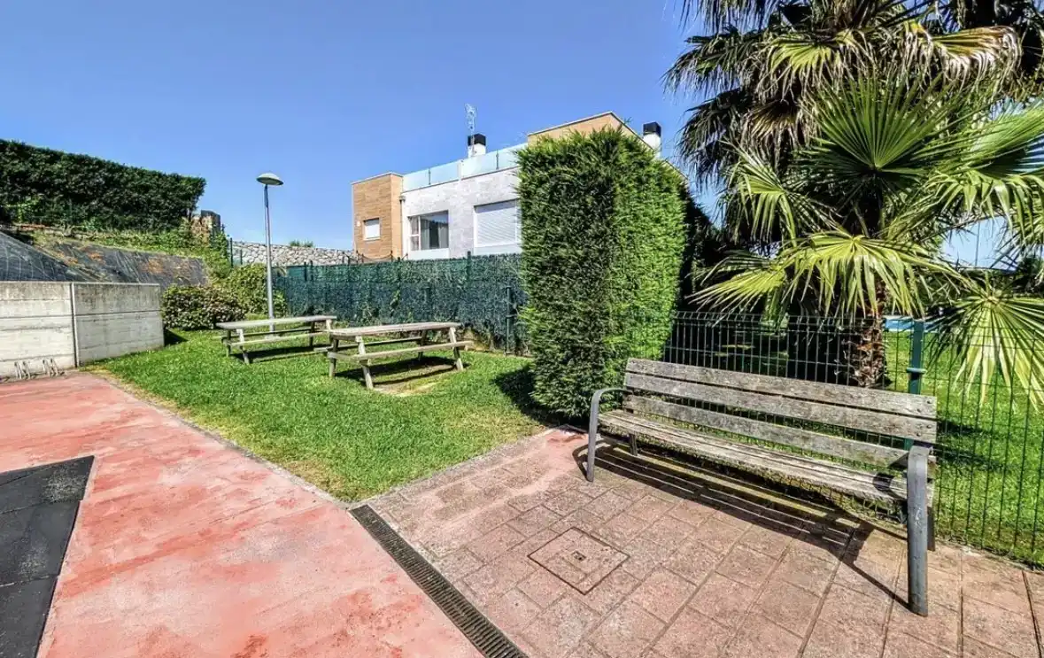 Jardí de Planta baixa en venda en Santander amb Piscina