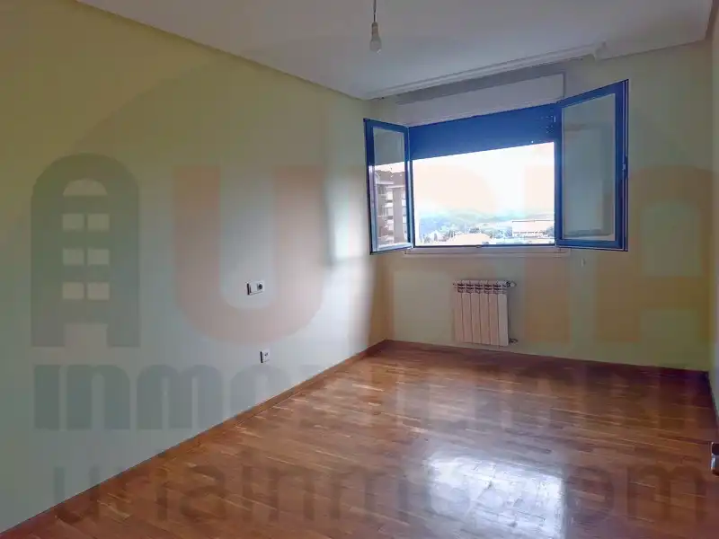 Dormitori de Pis en venda en Siero amb Calefacció i Parquet
