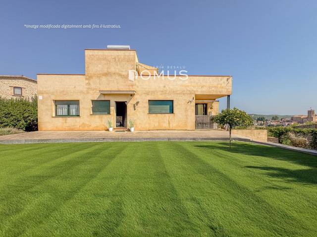 Casa-chalet en Venta en Mossen Cinto Verdaguer en Lladó