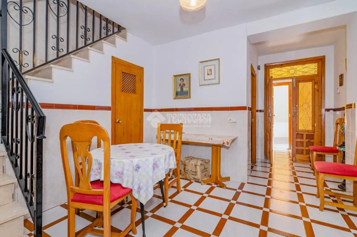 Comedor de Casa adosada en venta en Lucena con Aire acondicionado y Amueblado