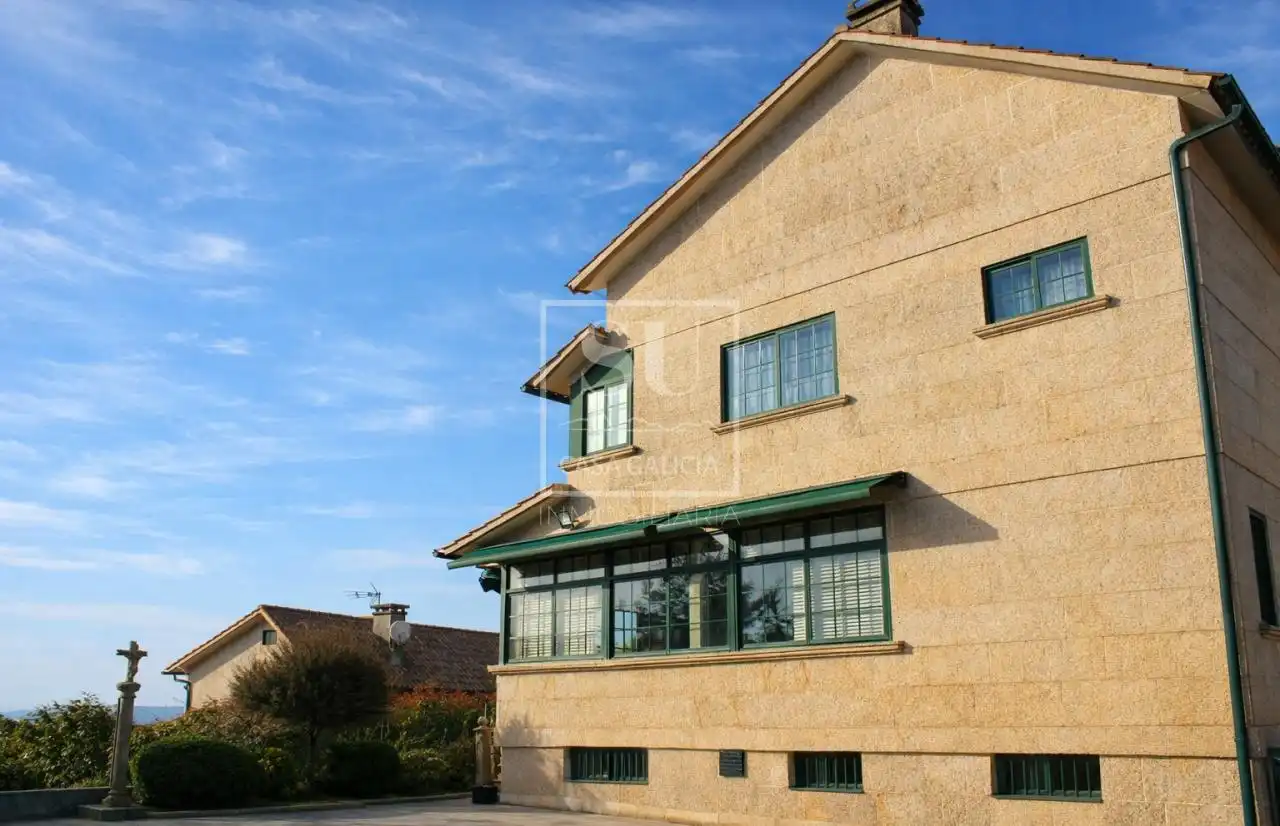 Vista exterior de Casa o chalet en venta en Vigo  con Calefacción, Jardín privado y Parquet