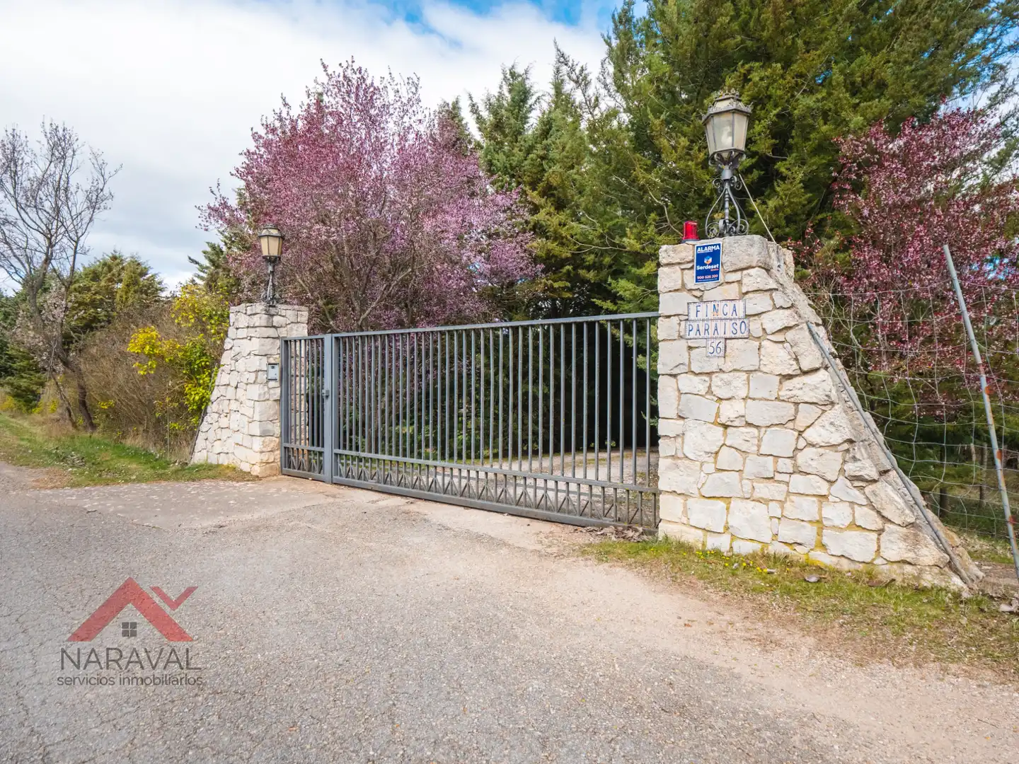 Aparcament de Casa o xalet en venda en Burgo de Osma - Ciudad de Osma amb Calefacció, Jardí privat i Terrassa