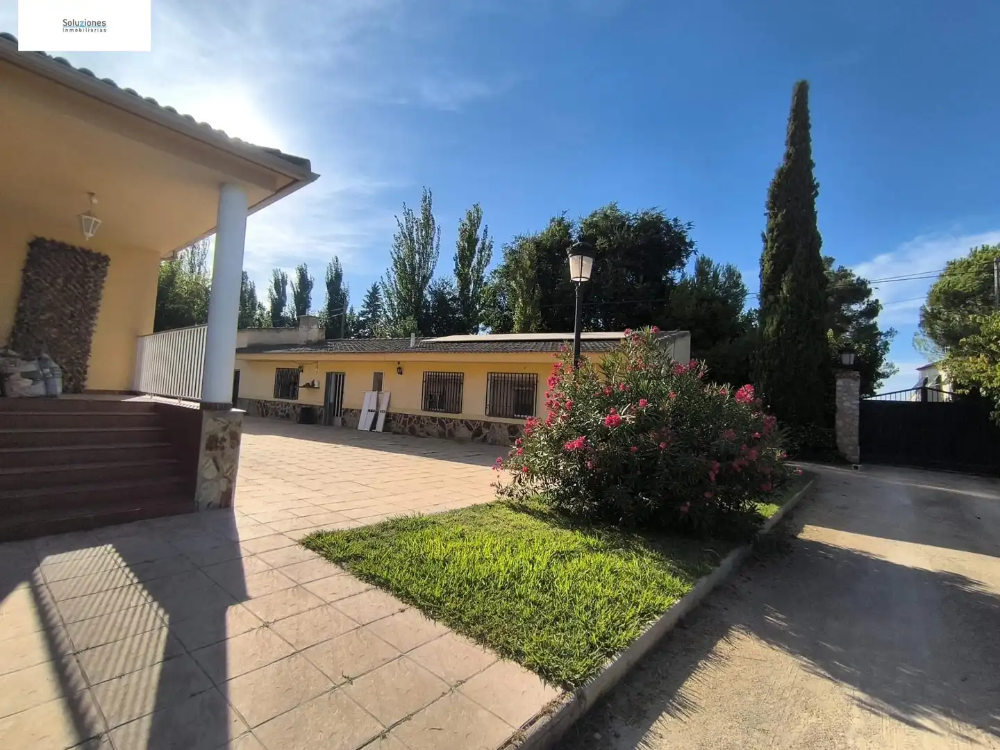 Vista exterior de Casa o xalet en venda en Albacete amb Aire condicionat, Calefacció i Jardí privat