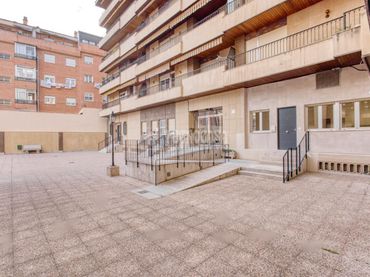 Flat with pool for sale in Garrido