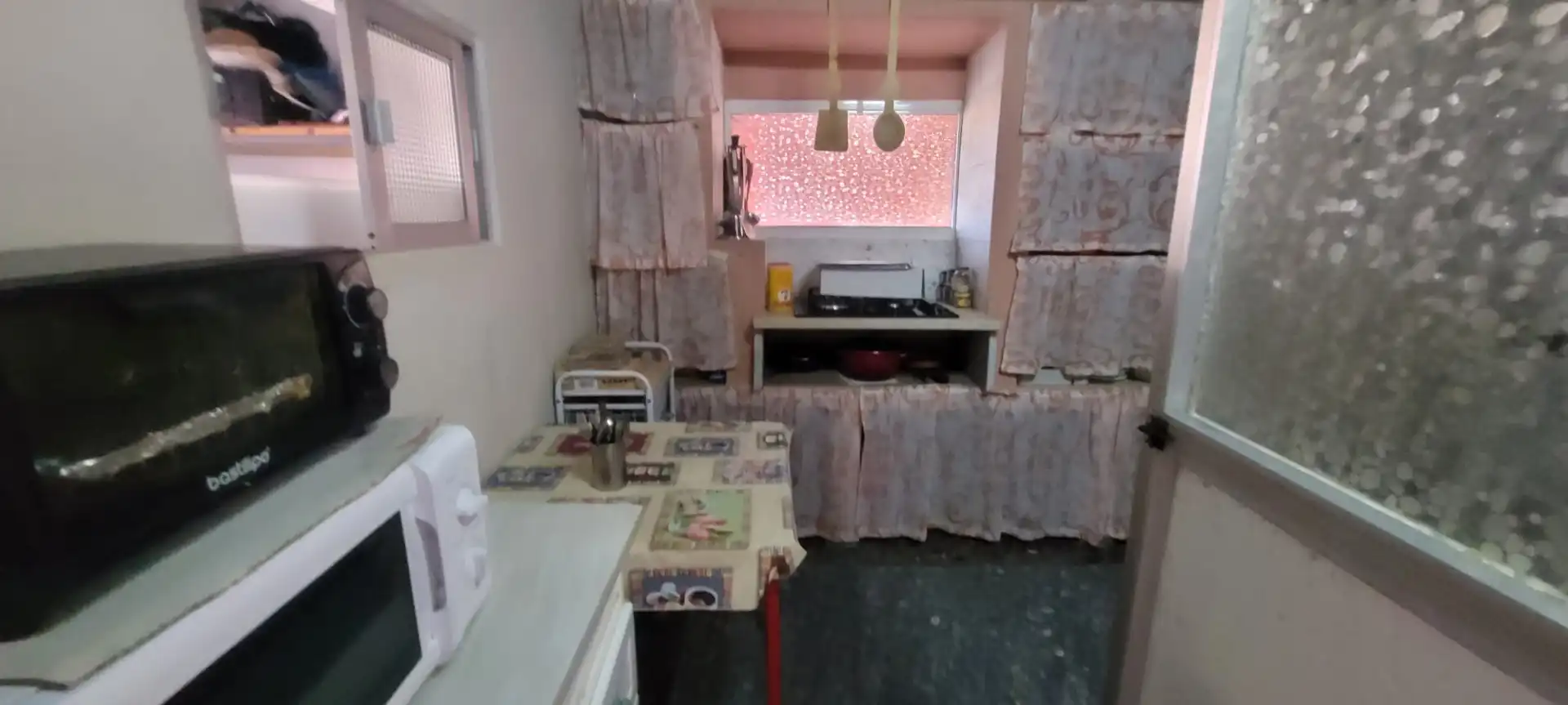 Cuina de Casa o xalet en venda en Algeciras amb Aire condicionat, Jardí privat i Terrassa