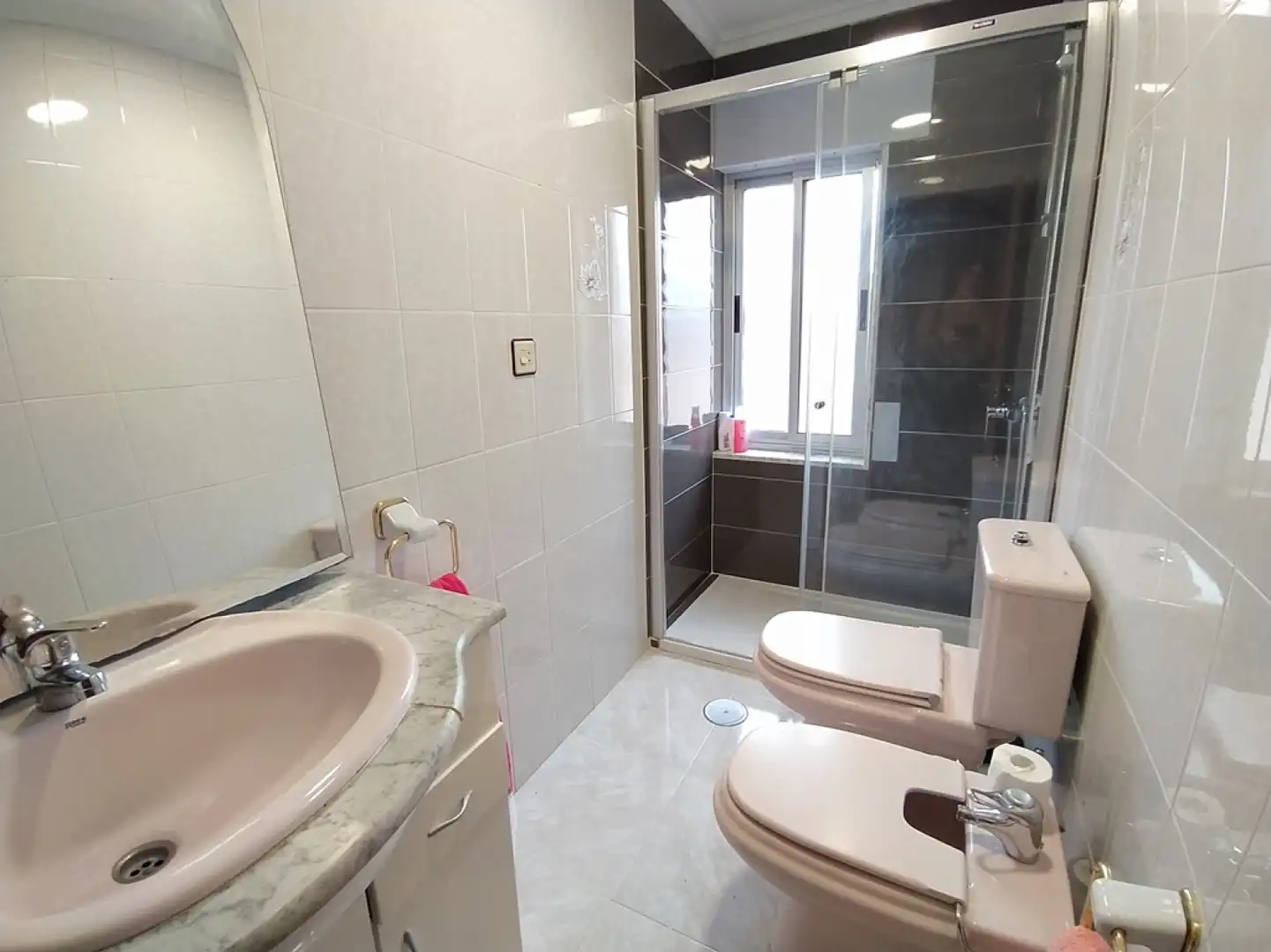 Baño de Piso en venta en Avilés con Calefacción, Parquet y Amueblado