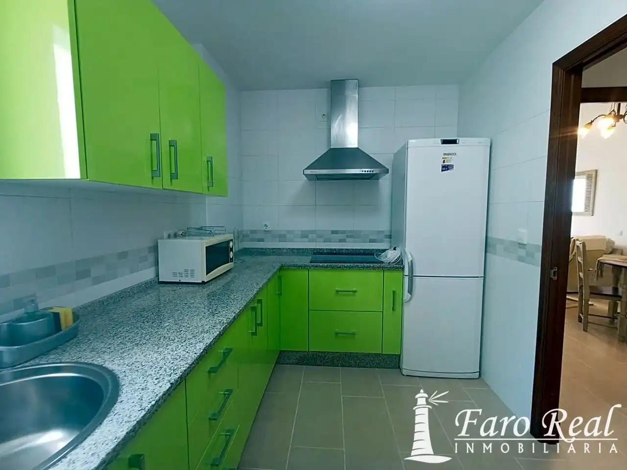 Cuina de Apartament de lloguer en Sanlúcar de Barrameda amb Aire condicionat i Moblat