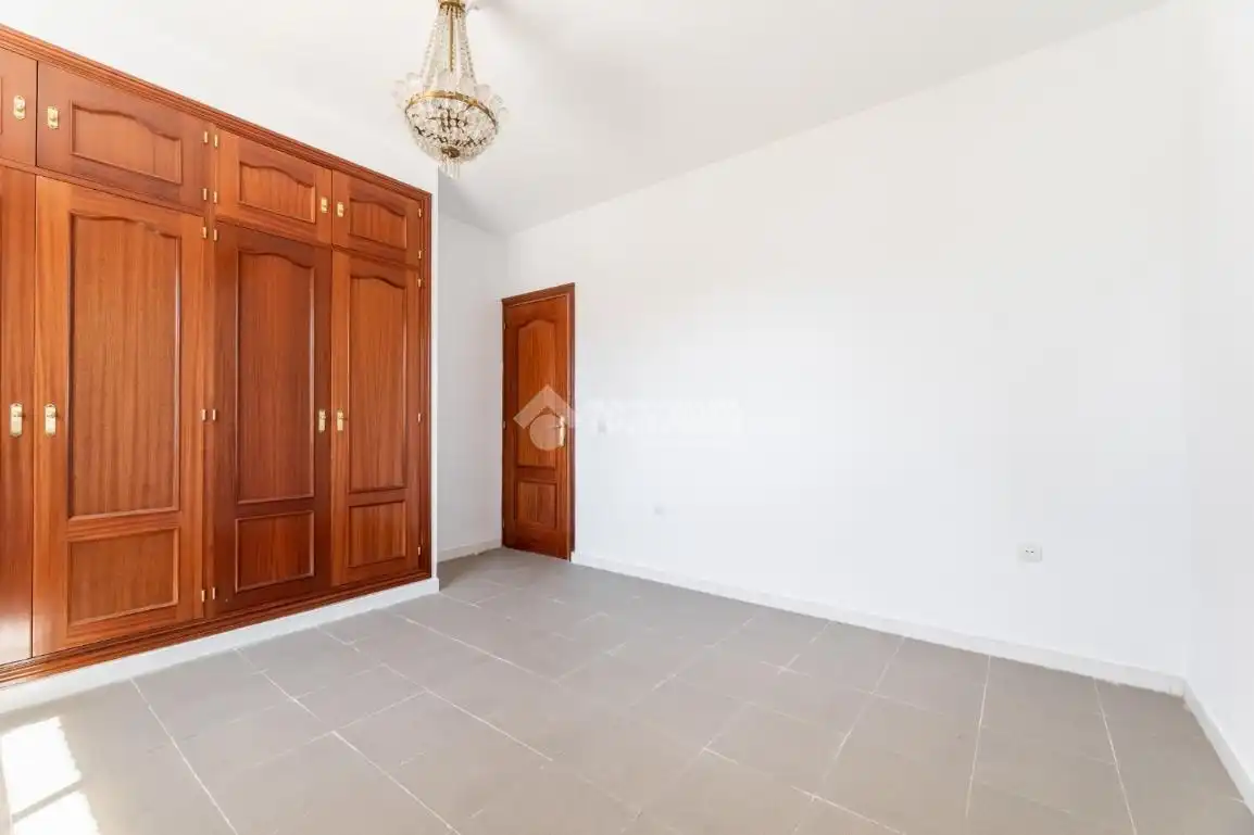 Dormitori de Casa o xalet en venda en Hoyo de Manzanares amb Calefacció i Jardí privat