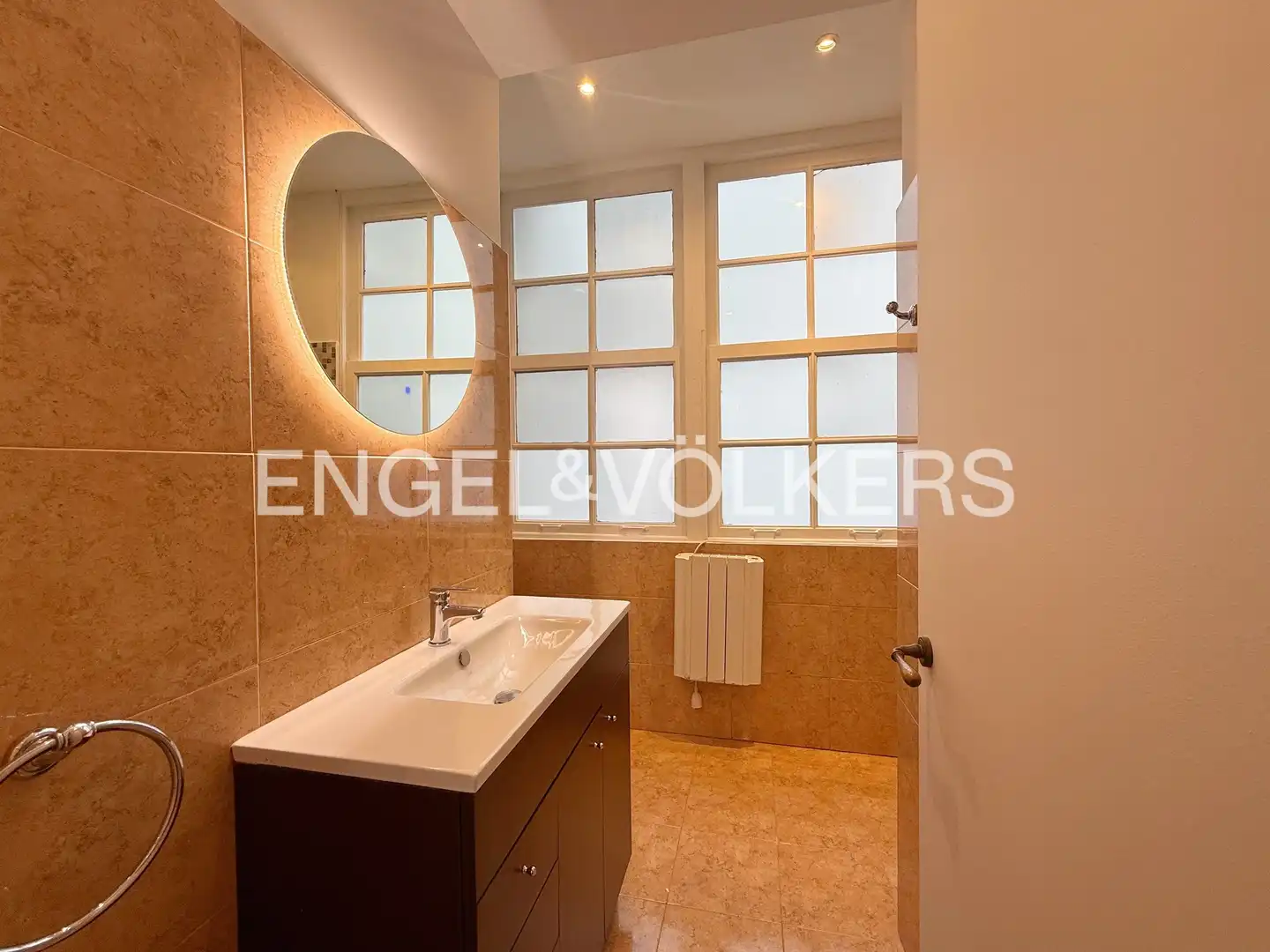 Baño de Piso de alquiler en A Coruña Capital  con Calefacción, Parquet y Balcón