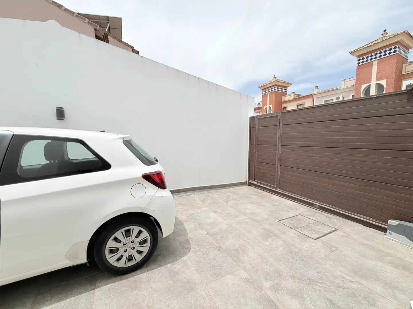 Parking de Casa adosada en venta en Espartinas con Aire acondicionado, Jardín privado y Parquet