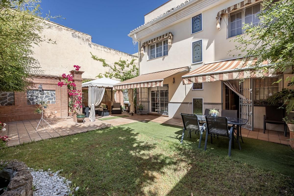 Jardí de Casa o xalet en venda en  Granada Capital amb Calefacció, Jardí privat i Terrassa