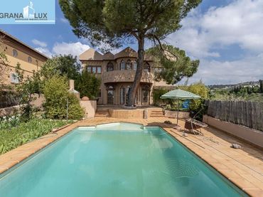 Casa con balcón en venta en Calle Peligros