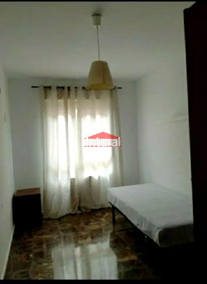 Habitación de Piso de alquiler en Albacete con Amueblado