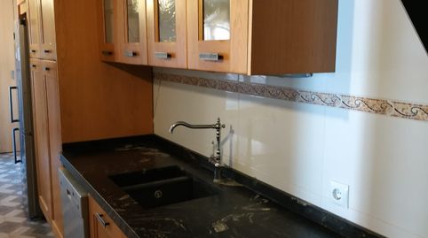 Foto 2 de Casa adosada en venta en Madrigueras, Albacete