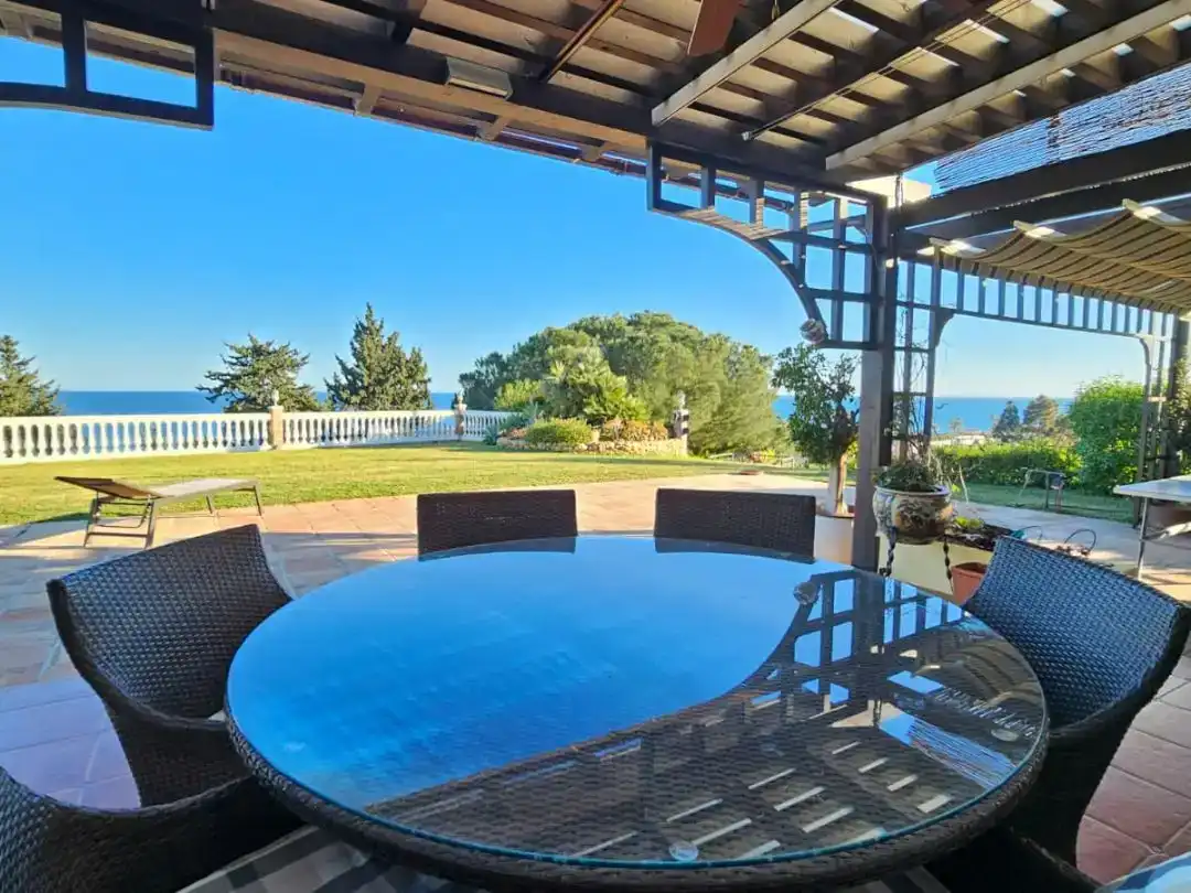 Terrasse von Wohnung zur Miete in Mijas mit Klimaanlage, Privatgarten und Parkett