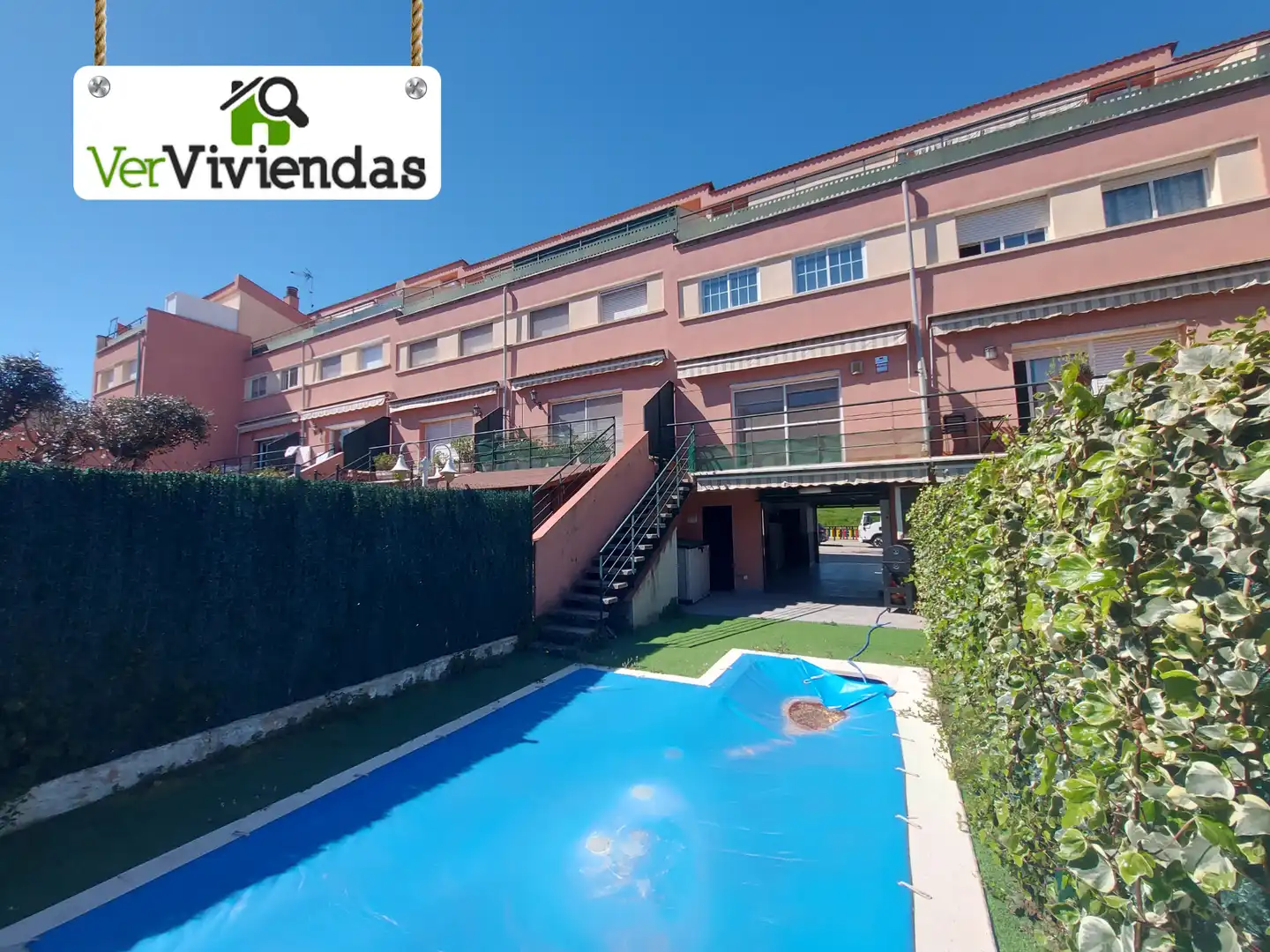 Vista exterior de Casa adosada en venta en Martorell con Aire acondicionado, Calefacción y Jardín privado