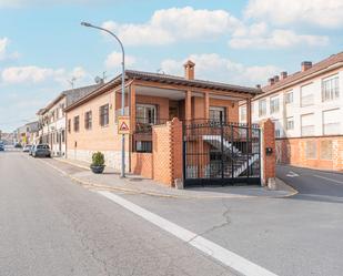 Vista exterior de Casa adosada en venda en Portillo de Toledo amb Calefacció, Jardí privat i Terrassa