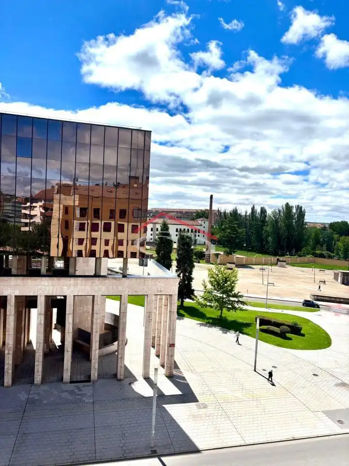Exterior view of Flat for sale in León Capital   with Heating, Parquet flooring and Storage room