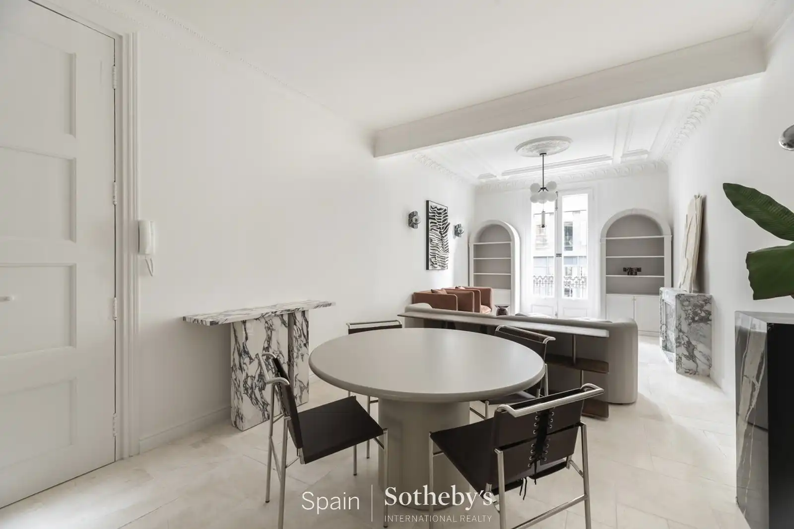 Menjador de Apartament en venda en Barcelona amb Aire condicionat