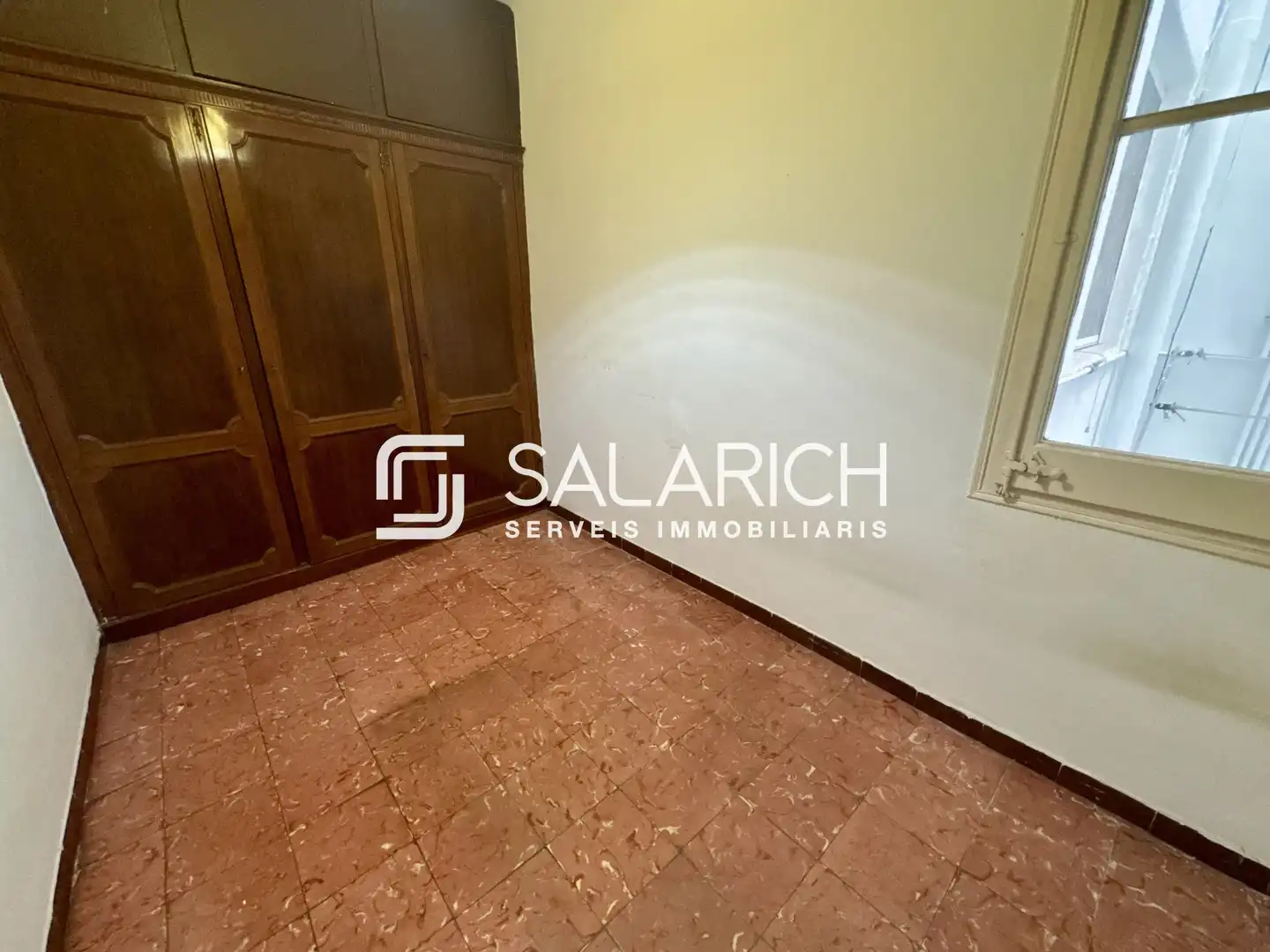 Flat for sale in Barcelona  with Air Conditioner and Balcony