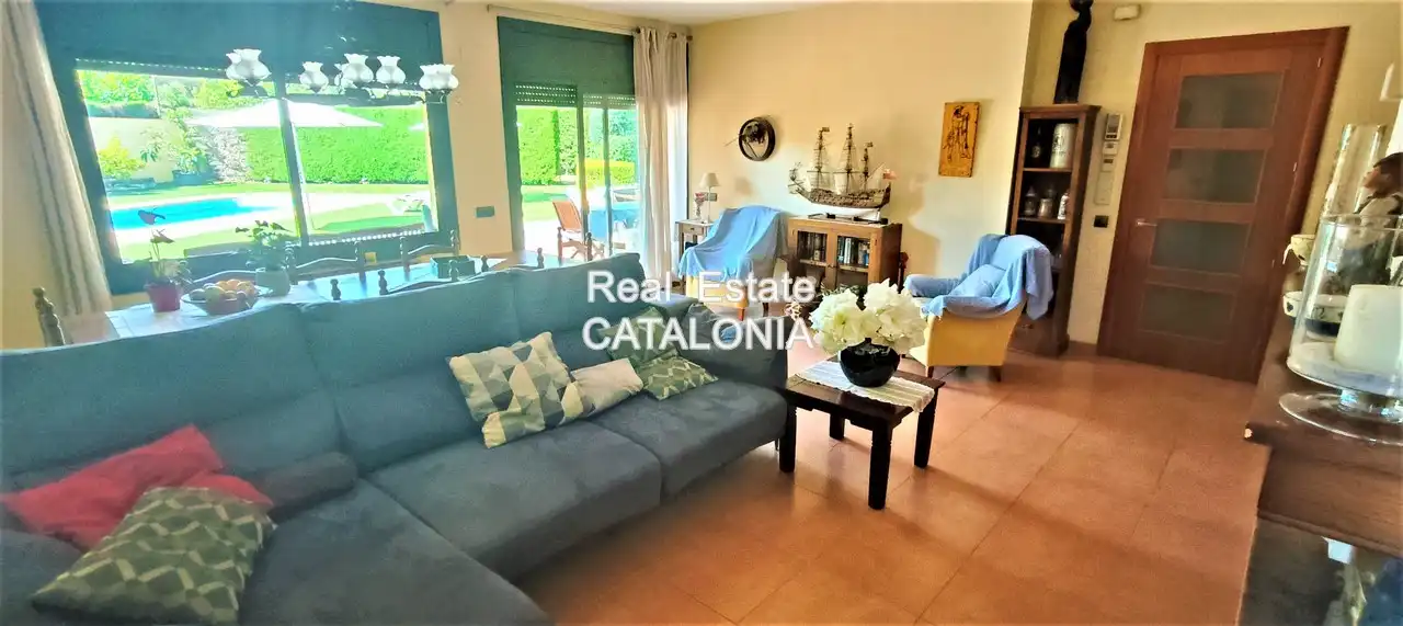 Vista exterior de Casa o xalet en venda en Caldes de Malavella amb Calefacció, Jardí privat i Terrassa
