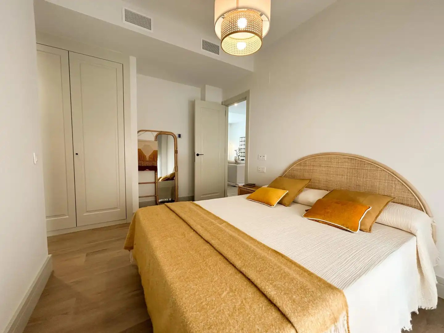 Habitación de Casa adosada en venta en Málaga con Aire acondicionado, Calefacción y Jardín privado
