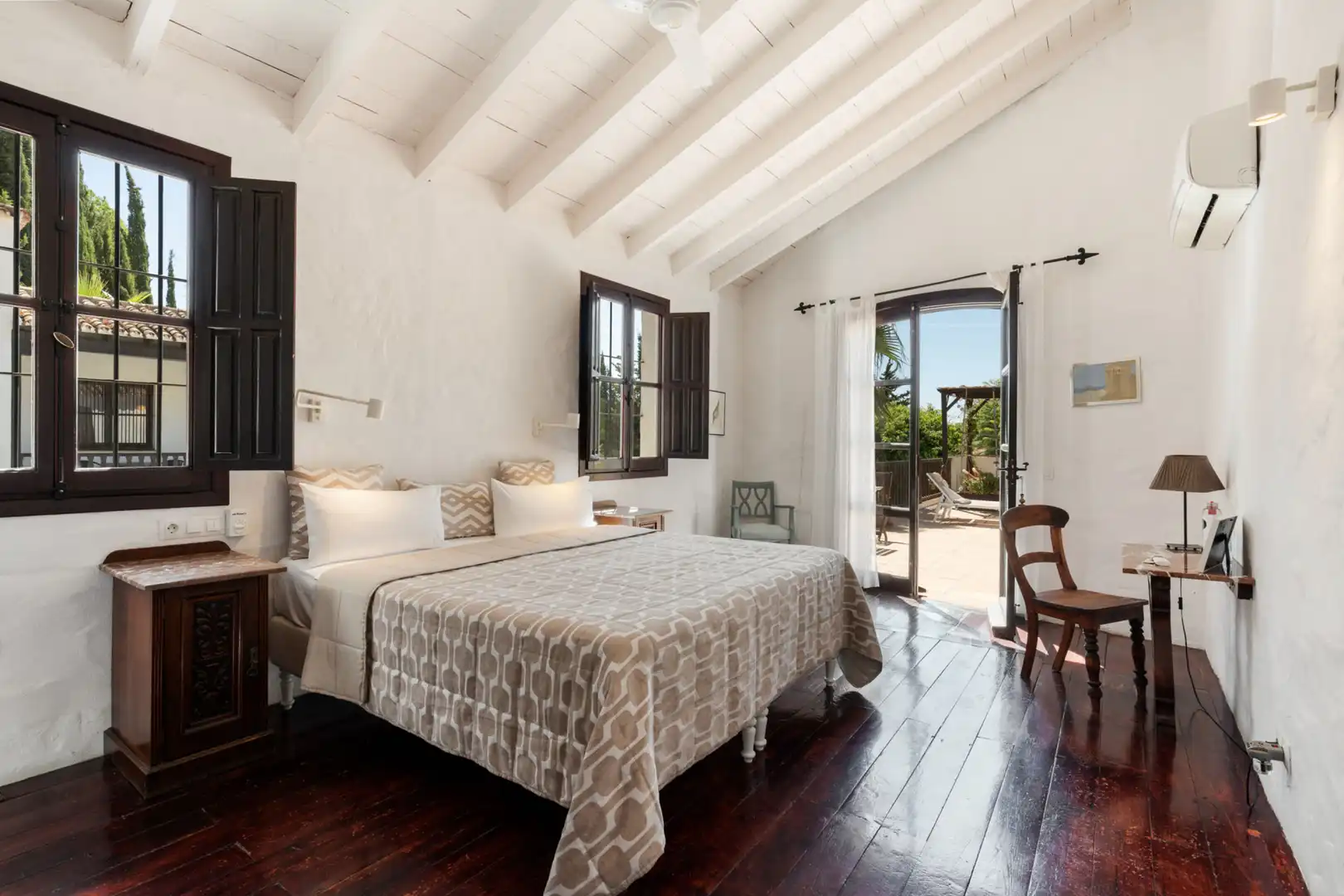 Schlafzimmer von Country house zum Verkauf in Estepona mit Klimaanlage, Privatgarten und Terrasse