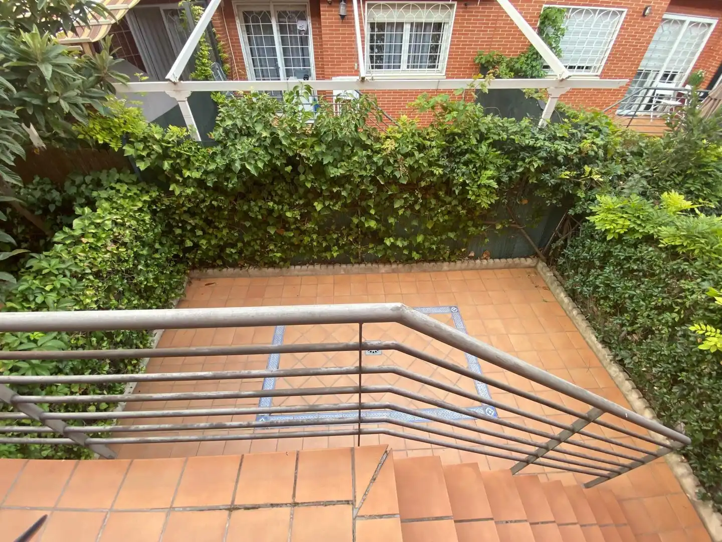 Terrassa de Casa adosada en venda en Alcalá de Henares amb Calefacció, Jardí privat i Traster