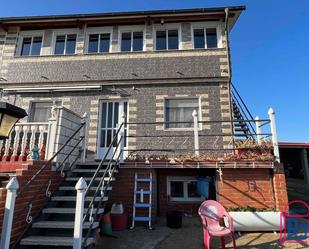 Vista exterior de Casa adosada en venda en Santovenia de la Valdoncina amb Piscina